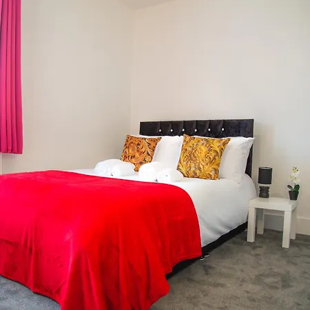 Сasa de vacaciones 15 - Near Bae, Docks, District - Ideal For Trade & Family - 2 Bedrooms - One Double Bed In Each Bedroom - Max 4 Guests