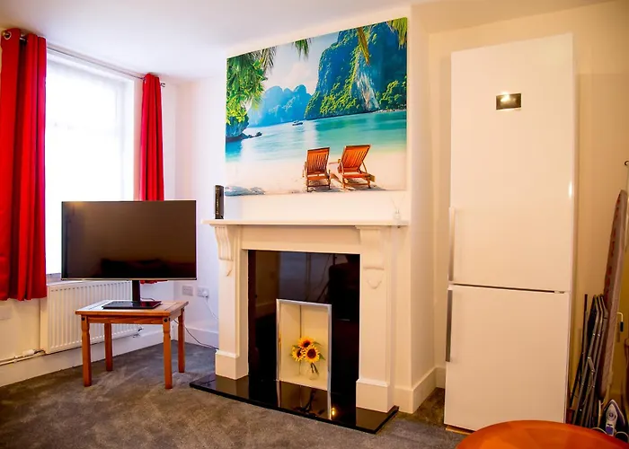 15 - Near Bae, Docks, District - Ideal For Trade & Family - 2 Bedrooms - One Double Bed In Each Bedroom - Max 4 Guests Сasa de vacaciones *