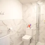 Lucky 15 - Near Bae, Docks, District - Ideal For Trade & Family - 2 Bedrooms - One Double Bed In Each Bedroom - Max 4 Guests * בארו אין פרנס