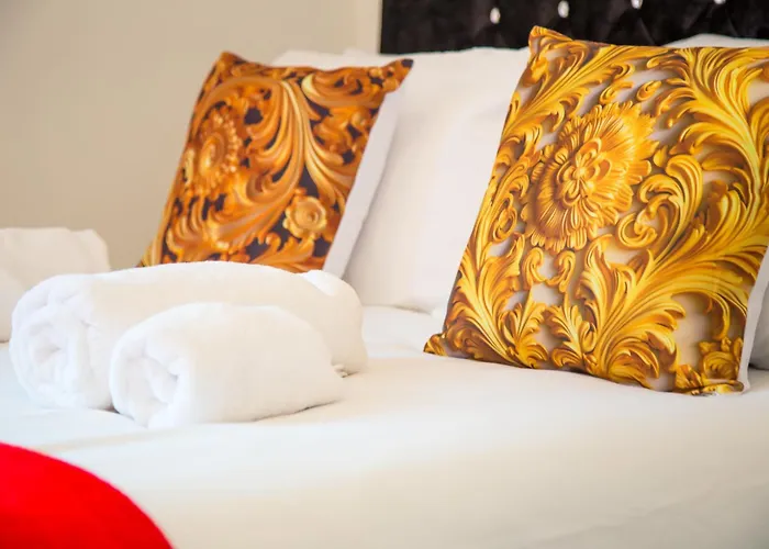 Barrow 15 - Near Bae, Docks, Lake District - Ideal For Trade & Family - 2 Bedrooms - One Double Bed In Each Bedroom - Max 4 Guests *