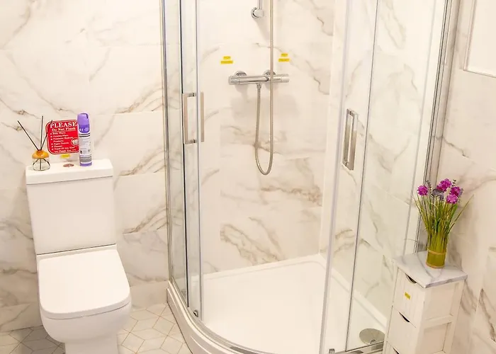 Barrow 15 - Near Bae, Docks, Lake District - Ideal For Trade & Family - 2 Bedrooms - One Double Bed In Each Bedroom - Max 4 Guests *