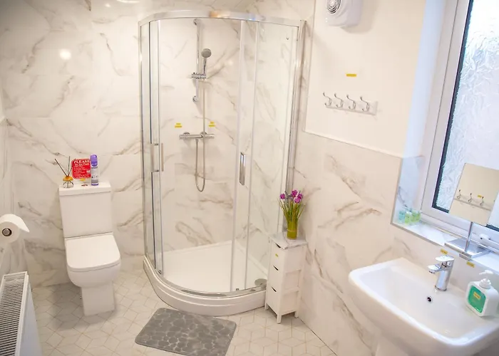 Barrow 15 - Near Bae, Docks, Lake District - Ideal For Trade & Family - 2 Bedrooms - One Double Bed In Each Bedroom - Max 4 Guests Holiday home