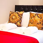 Ferienhaus 15 - Near Bae, Docks, District - Ideal For Trade & Family - 2 Bedrooms - One Double Bed In Each Bedroom - Max 4 Guests