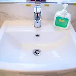 15 - Near Bae, Docks, District - Ideal For Trade & Family - 2 Bedrooms - One Double Bed In Each Bedroom - Max 4 Guests