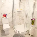 15 - Near Bae, Docks, District - Ideal For Trade & Family - 2 Bedrooms - One Double Bed In Each Bedroom - Max 4 Guests *