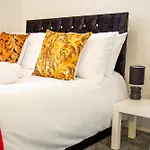 Tatil Evi 15 - Near Bae, Docks, District - Ideal For Trade & Family - 2 Bedrooms - One Double Bed In Each Bedroom - Max 4 Guests