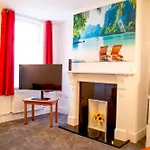 15 - Near Bae, Docks, District - Ideal For Trade & Family - 2 Bedrooms - One Double Bed In Each Bedroom - Max 4 Guests Tatil Evi Barrow-in-Furness