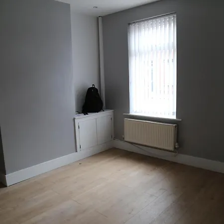 Lucky 15 - Ideal For Trade & Family - 2 Bedrooms - 2 Beds - Max 4 Guests - Close To Bae, Docks, District, Beaches * Barrow-in-Furness