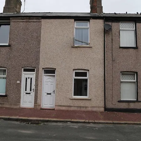 Lucky 15 - Ideal For Trade & Family - 2 Bedrooms - 2 Beds - Max 4 Guests - Close To Bae, Docks, District, Beaches