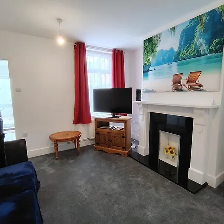 Lucky 15 - Ideal For Trade & Family - 2 Bedrooms - 2 Beds - Max 4 Guests - Close To Bae, Docks, District, Beaches Holiday home