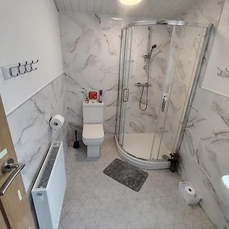 Lucky 15 - Ideal For Trade & Family - 2 Bedrooms - 2 Beds - Max 4 Guests - Close To Bae, Docks, District, Beaches Holiday home *