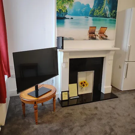 Holiday home Lucky 15 - Ideal For Trade & Family - 2 Bedrooms - 2 Beds - Max 4 Guests - Close To Bae, Docks, District, Beaches Barrow-in-Furness