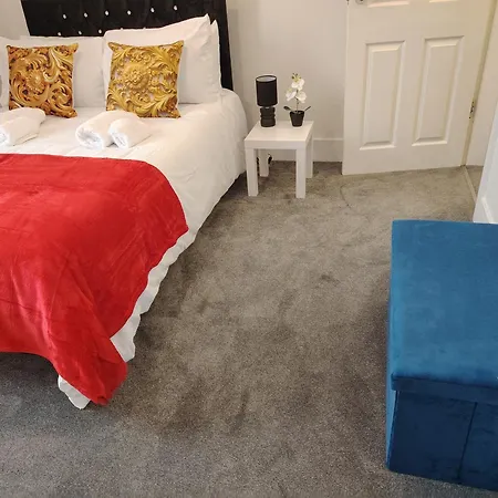 Holiday home Lucky 15 - Ideal For Trade & Family - 2 Bedrooms - 2 Beds - Max 4 Guests - Close To Bae, Docks, District, Beaches *