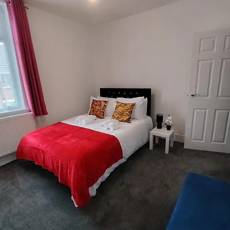 Holiday home Lucky 15 - Ideal For Trade & Family - 2 Bedrooms - 2 Beds - Max 4 Guests - Close To Bae, Docks, District, Beaches