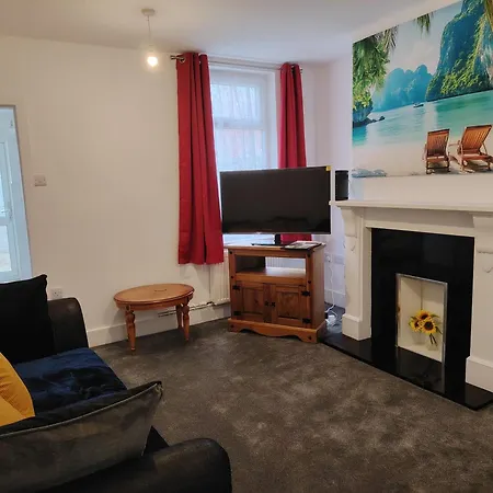 Lucky 15 - Ideal For Trade & Family - 2 Bedrooms - 2 Beds - Max 4 Guests - Close To Bae, Docks, District, Beaches * Barrow-in-Furness