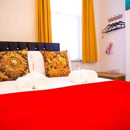 Lucky 15 - Ideal For Trade & Family - 2 Bedrooms - 2 Beds - Max 4 Guests - Close To Bae, Docks, District, Beaches Barrow-in-Furness