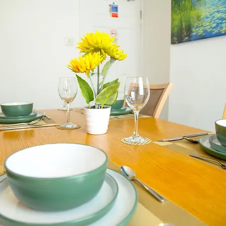 Holiday home Lucky 15 - Ideal For Trade & Family - 2 Bedrooms - 2 Beds - Max 4 Guests - Close To Bae, Docks, District, Beaches Barrow-in-Furness