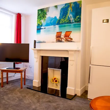 Ferienhaus Lucky 15 - Near Bae, Docks, District - Ideal For Trade & Family - 2 Bedrooms - One Double Bed In Each Bedroom - Max 4 Guests