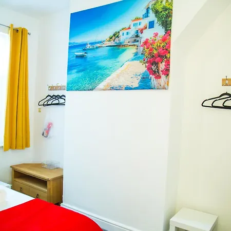 Lucky 15 - Near Bae, Docks, District - Ideal For Trade & Family - 2 Bedrooms - One Double Bed In Each Bedroom - Max 4 Guests Ferienhaus *