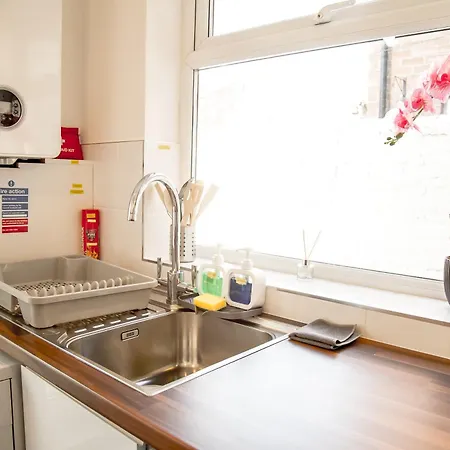Ferienhaus Lucky 15 - Near Bae, Docks, District - Ideal For Trade & Family - 2 Bedrooms - One Double Bed In Each Bedroom - Max 4 Guests *