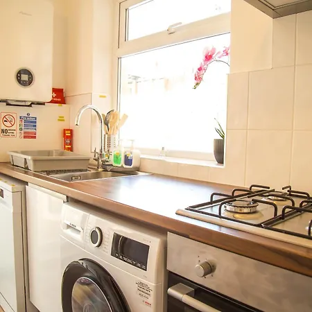 Lucky 15 - Ideal For Trade & Family - 2 Bedrooms - 2 Beds - Max 4 Guests - Close To Bae, Docks, District, Beaches Holiday home Barrow-in-Furness