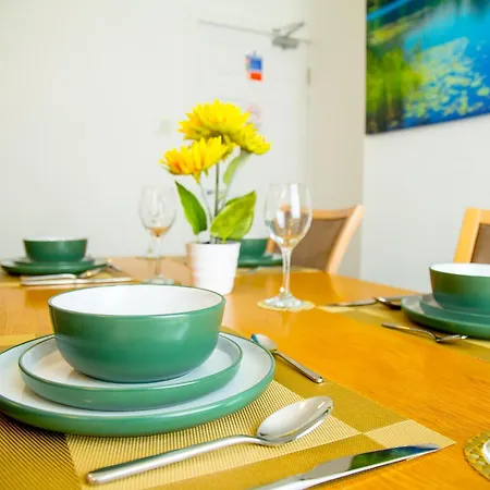 Lucky 15 - Ideal For Trade & Family - 2 Bedrooms - 2 Beds - Max 4 Guests - Close To Bae, Docks, District, Beaches Barrow-in-Furness