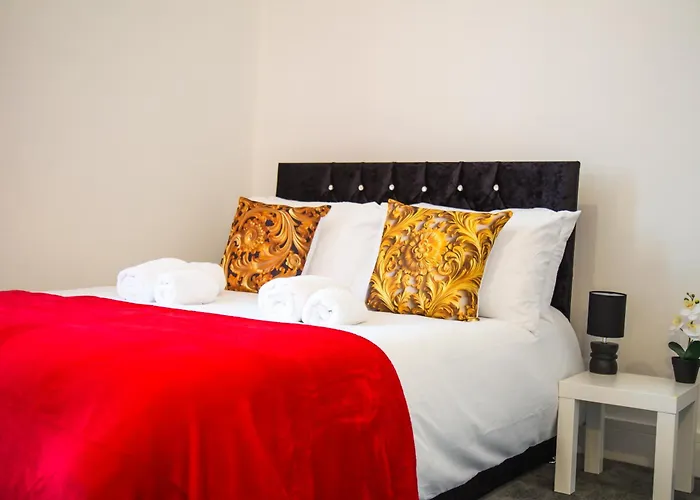 15 - Near Bae, Docks, District - Ideal For Trade & Family - 2 Bedrooms - One Double Bed In Each Bedroom - Max 4 Guests *