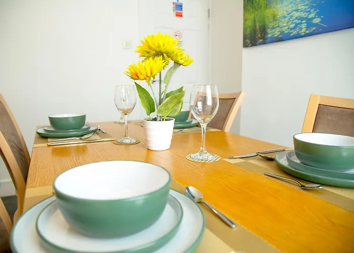 Vakantiehuis 15 - Near Bae, Docks, District - Ideal For Trade & Family - 2 Bedrooms - One Double Bed In Each Bedroom - Max 4 Guests Barrow-in-Furness