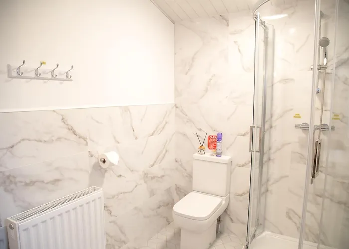 15 - Near Bae, Docks, District - Ideal For Trade & Family - 2 Bedrooms - One Double Bed In Each Bedroom - Max 4 Guests * Barrow-in-Furness