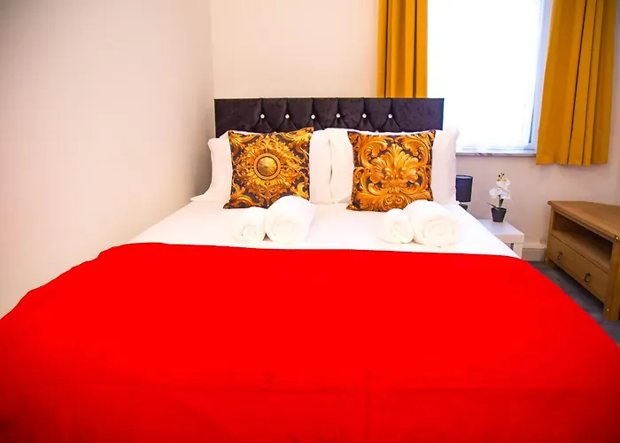 15 - Near Bae, Docks, District - Ideal For Trade & Family - 2 Bedrooms - One Double Bed In Each Bedroom - Max 4 Guests