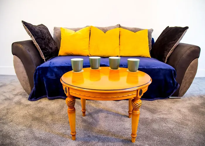 Vakantiehuis 15 - Near Bae, Docks, District - Ideal For Trade & Family - 2 Bedrooms - One Double Bed In Each Bedroom - Max 4 Guests