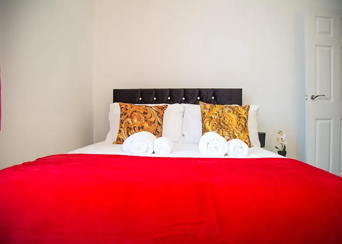 15 - Near Bae, Docks, District - Ideal For Trade & Family - 2 Bedrooms - One Double Bed In Each Bedroom - Max 4 Guests Vakantiehuis *