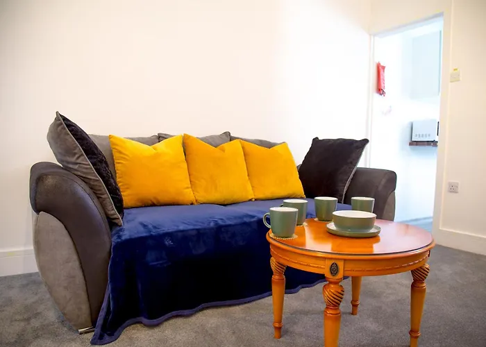 Vakantiehuis 15 - Near Bae, Docks, District - Ideal For Trade & Family - 2 Bedrooms - One Double Bed In Each Bedroom - Max 4 Guests *