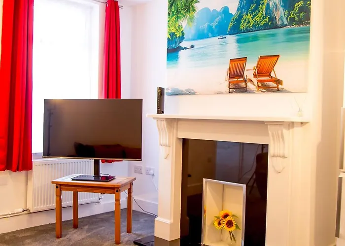 15 - Near Bae, Docks, District - Ideal For Trade & Family - 2 Bedrooms - One Double Bed In Each Bedroom - Max 4 Guests Vakantiehuis Barrow-in-Furness