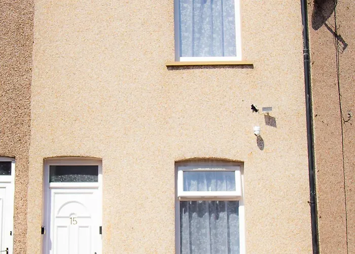 15 - Near Bae, Docks, District - Ideal For Trade & Family - 2 Bedrooms - One Double Bed In Each Bedroom - Max 4 Guests